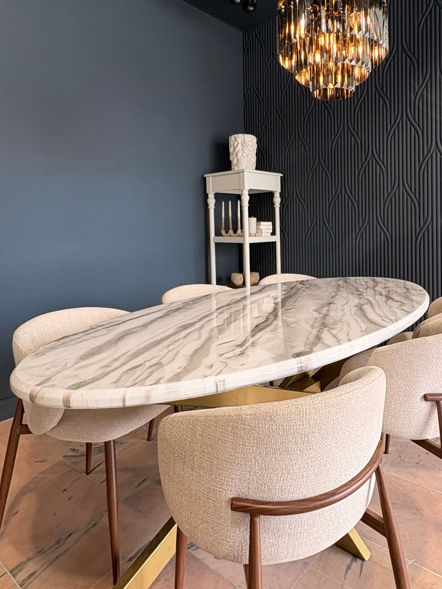 Table à manger ovale en époxy effet marbre — Fabriquée à la main sur commande