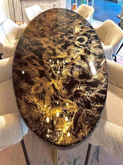 Table de salle à manger en résine, motif marbre nuage noir et or