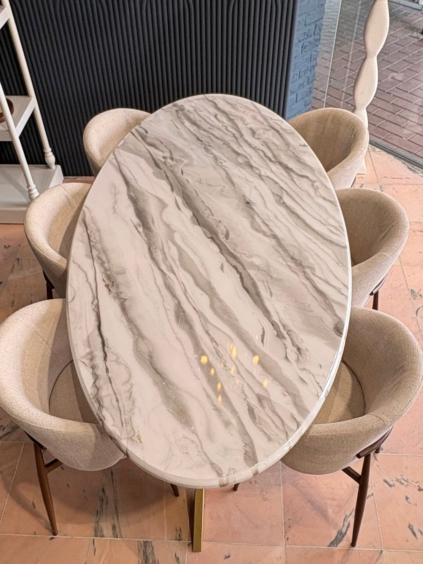 Table à manger ovale en époxy effet marbre — Fabriquée à la main sur commande