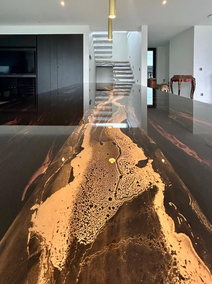 Zwarte design tafel met gouden rivier en bronzen marmer