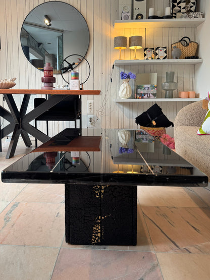 Tisch aus Altholz | Shou Sugi Ban | Goldfinish