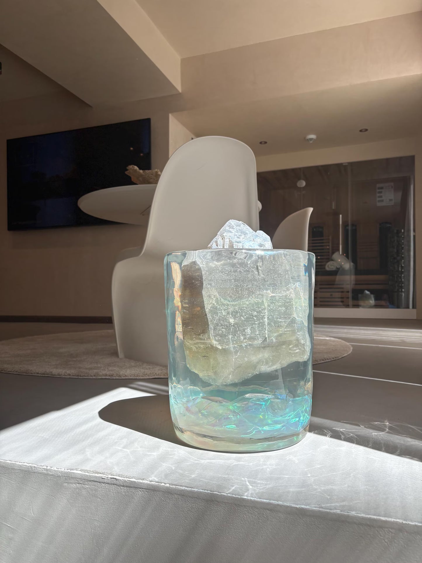 Edelsteinskulptur von Leonardo Gravina | Quarzkristall | Schweben