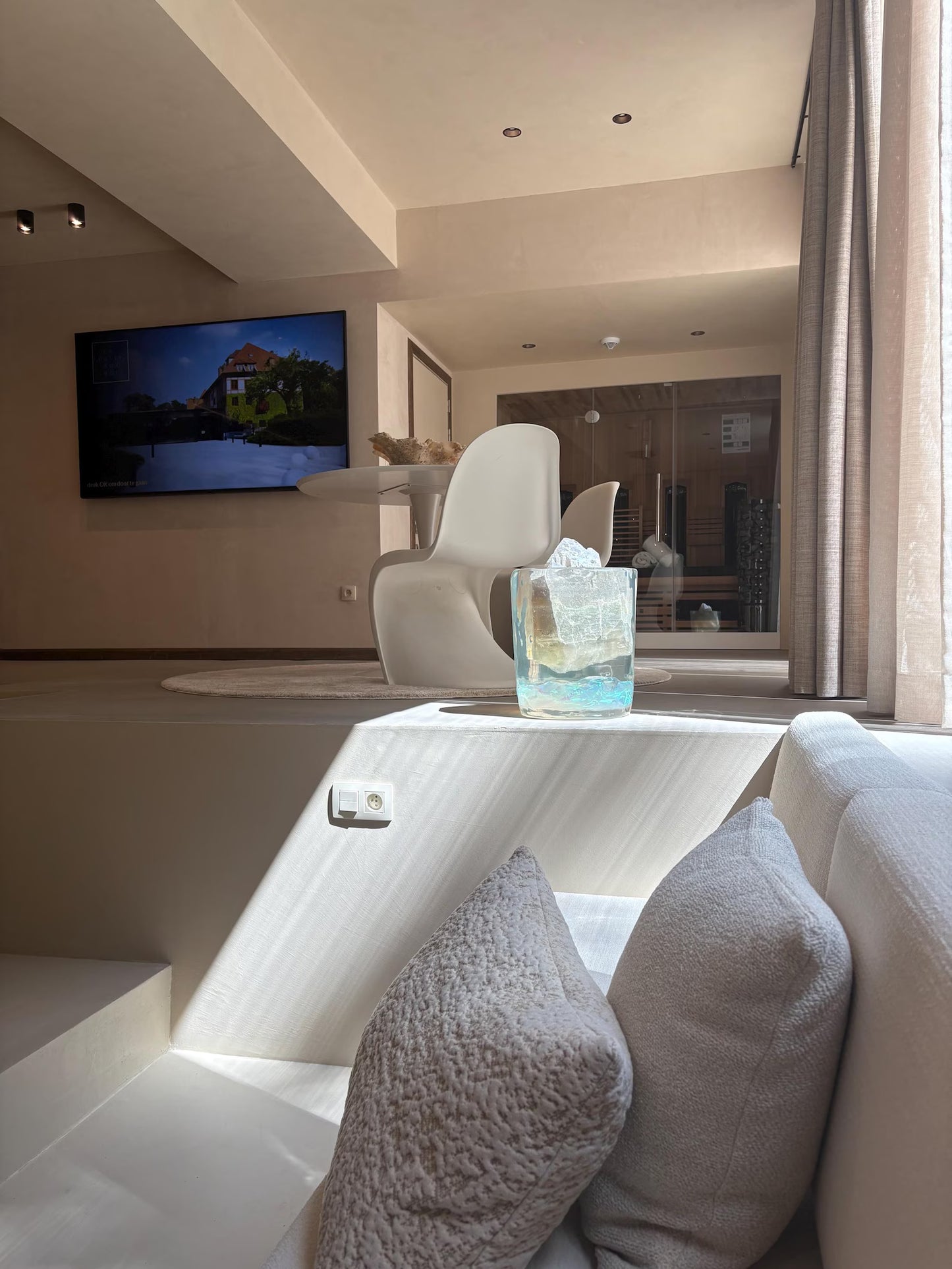 Edelsteinskulptur von Leonardo Gravina | Quarzkristall | Schweben