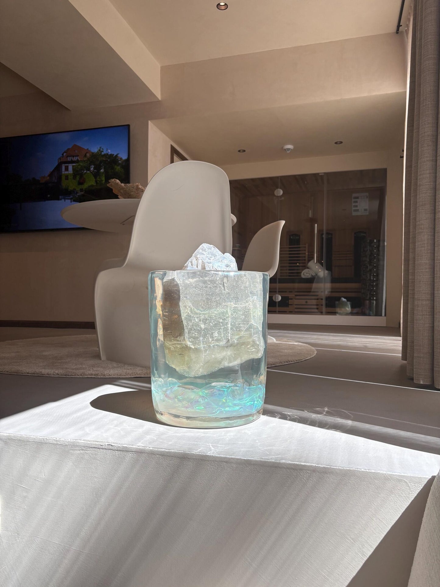 Edelsteinskulptur von Leonardo Gravina | Quarzkristall | Schweben