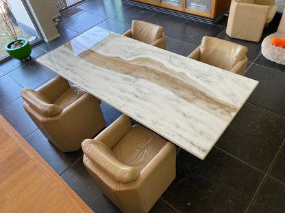 Handgefertigter Esstisch aus Epoxidharz | Gold River Resin Art &amp; Marmor-Design | Individuell gestaltbare Wohndekoration