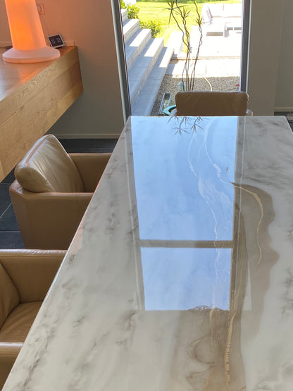 Handgefertigter Esstisch aus Epoxidharz | Gold River Resin Art &amp; Marmor-Design | Individuell gestaltbare Wohndekoration