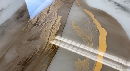 Handgefertigter Esstisch aus Epoxidharz | Gold River Resin Art &amp; Marmor-Design | Individuell gestaltbare Wohndekoration