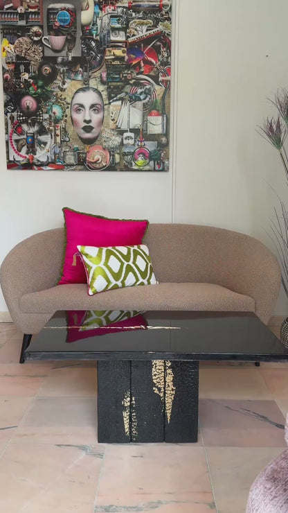 Tisch aus Altholz | Shou Sugi Ban | Goldfinish